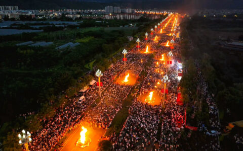 四川西昌：火光里的相逢 共赴一场民族节日之约