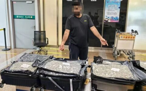 “借道”中国转运70公斤毒品，2名外籍过境人员获刑